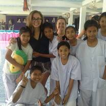 Volunteers with school kids in Thailand