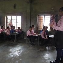 School stundet speaking in English