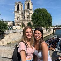 Students in front of Notre Dame Cathedral