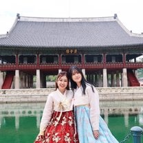 I was able to rent out the Korean Traditional dress and tour around "Gyeongbokgung," a historical palace where kings and royals use to live. 