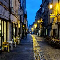 A Poitiers street at night