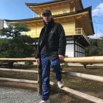 In front of the Kinkaku-ji, a old golden palace