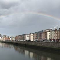 On a rainy day, we were walking back from class when a rainbow appeared over the Liffey. Even on a rainy day, this city shows its beauty.