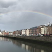 On a rainy day, we were walking back from class when a rainbow appeared over the Liffey. Even on a rainy day, this city shows its beauty.