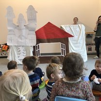 Puppet show for the kiddos!