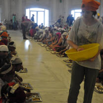 Volunteer hands out food