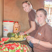 Volunteers preparing food 