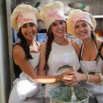 girls cooking italy