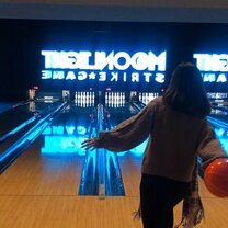 Bowling in Tokyo Zentern offers regular meetings for us to meet new people. We went bowling for the first time I met the other interns.