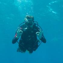 U.K. intern diving