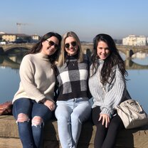 CAPAStudyAbroad_Spring2019_Florence_Erin Confortini - friends on Arno River.JPG