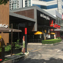 Restaurants and coffee shops nearby