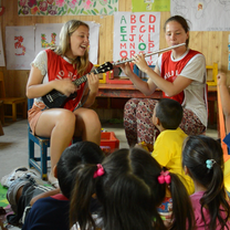 A music lesson in La Esperanza