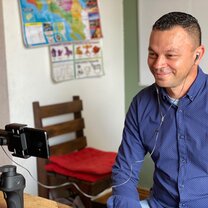 A Spanish Professor at Tico Lingo teaches an online Spanish class to a student in Canada A Spanish Professor at Tico Lingo teaches an online Spanish class to a student in Canada