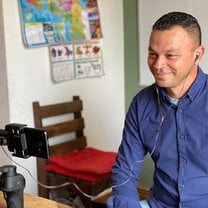 A Spanish Professor at Tico Lingo teaches an online Spanish class to a student in Canada
