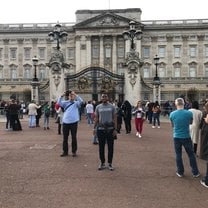 During my first week in London I was able to visit Kensington Palace and it was beautiful