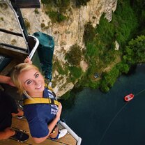 Experience the thrill of bungy jumping!  Working Holiday in New Zealand