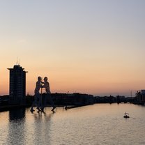 Sunset at the Molecule Man on the Berlin Spree