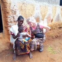 Volunteer with children in Tanzania