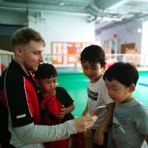 Teaching the Chinese kids about my country 