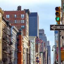 Take a bite of the Big Apple with our internship in New York, where rich culture meets bold attitude, and big ideas hatch bigger businesses. 