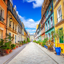 Beyond Paris internship Step inside the world's culture capital with an internship in Paris - an enchanting city synonymous with haute couture, Michelin cuisine, artistic pedigree, and impeccable taste.