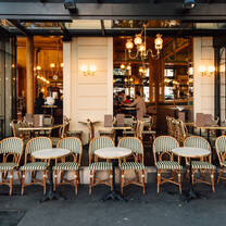 Paris is everything you’ve been told it is; stylish, iconic, artistic, and a foodie heaven to top it all off.