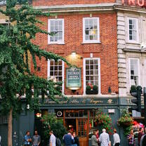 Pub culture is huge in London! You'll soon find that 'the pub' will be a popular venue for Friday lunches, afterwork drinks, networking events, and even business meetings!