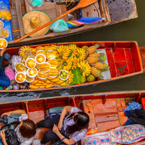 Explore Thailand’s iconic floating markets with us on a fun day tour and get immersed in the authentic local life.