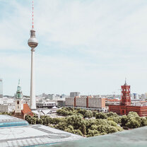 Beyond Berlin internship A city where big ideas and entrepreneurial flair meet, Berlin oozes attitude and culture. Whatever industry you're after, Berlin's got it covered. A thriving start-up hub, vibrant art and theatre scene, eclectic architecture.