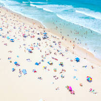 “There's an ease that I have living in Australia. The best things about Sydney are free: the sunshine's free, and the harbor's free, and the beach is free.” - Russell Crowe