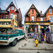 See Toronto as locals do with our walking tour. Vintage markets, street food stalls, local cafes - it's a feast for the eyes and the belly!