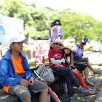 วันหยุดพักผ่อน ครูที่สอนลูกๆของฉันพาพวกเราไปเที่ยวพักผ่อน