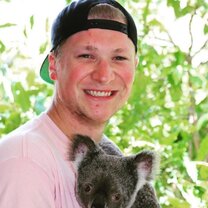 Hold a Koala in your first week! Working Holiday in Australia