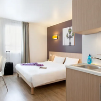 Big apartment for your comfort - EGE France - summer program in Paris