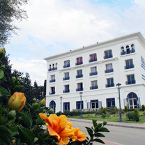 UNE Residence Hall