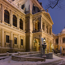 The University of Vienna in the evening
