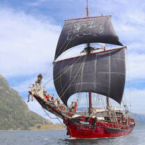 Atyla ship sailing