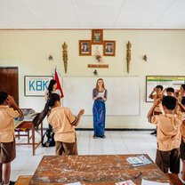 volunteers in Bali with IVHQ