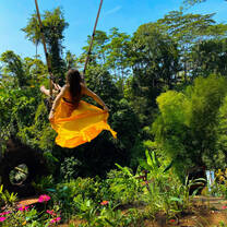 volunteers in Bali with IVHQ