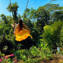 volunteers in Bali with IVHQ