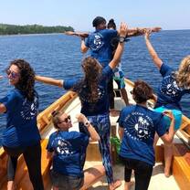 Intern team heading off for a survey dive