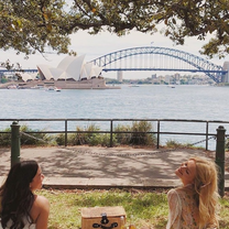 Grab a picnic at Royal Botanic Gardens (@oliviaedendyck)