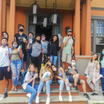 Students gather for a group photo in Costa Rica Field Semester Abroad in Costa Rica