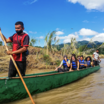 Students kayaking in Costa Rica