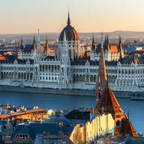 Sightseeing in Budapest, picture of the majestic Parliament and Danube river