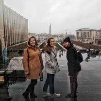 Students on tour with Arianna in Brussels