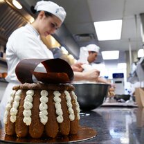 Students in the kitchen during Cuisine Diploma program at Le Cordon Bleu Students in the kitchen during Cuisine Diploma program at Le Cordon Bleu