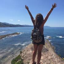 A Horizons Abroad summer Spanish immersion student visits the beach in Zumaia, Spain