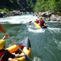 Horizons Abroad summer French immersion students enjoying a white water rafting excursion.